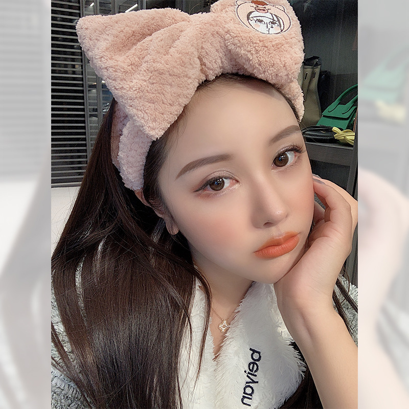 A versatile Korean hair accessory for Internet celebrities, a hair band, a must-have for little princesses for home makeup, a cute girl's hair tie and hair accessory details Picture