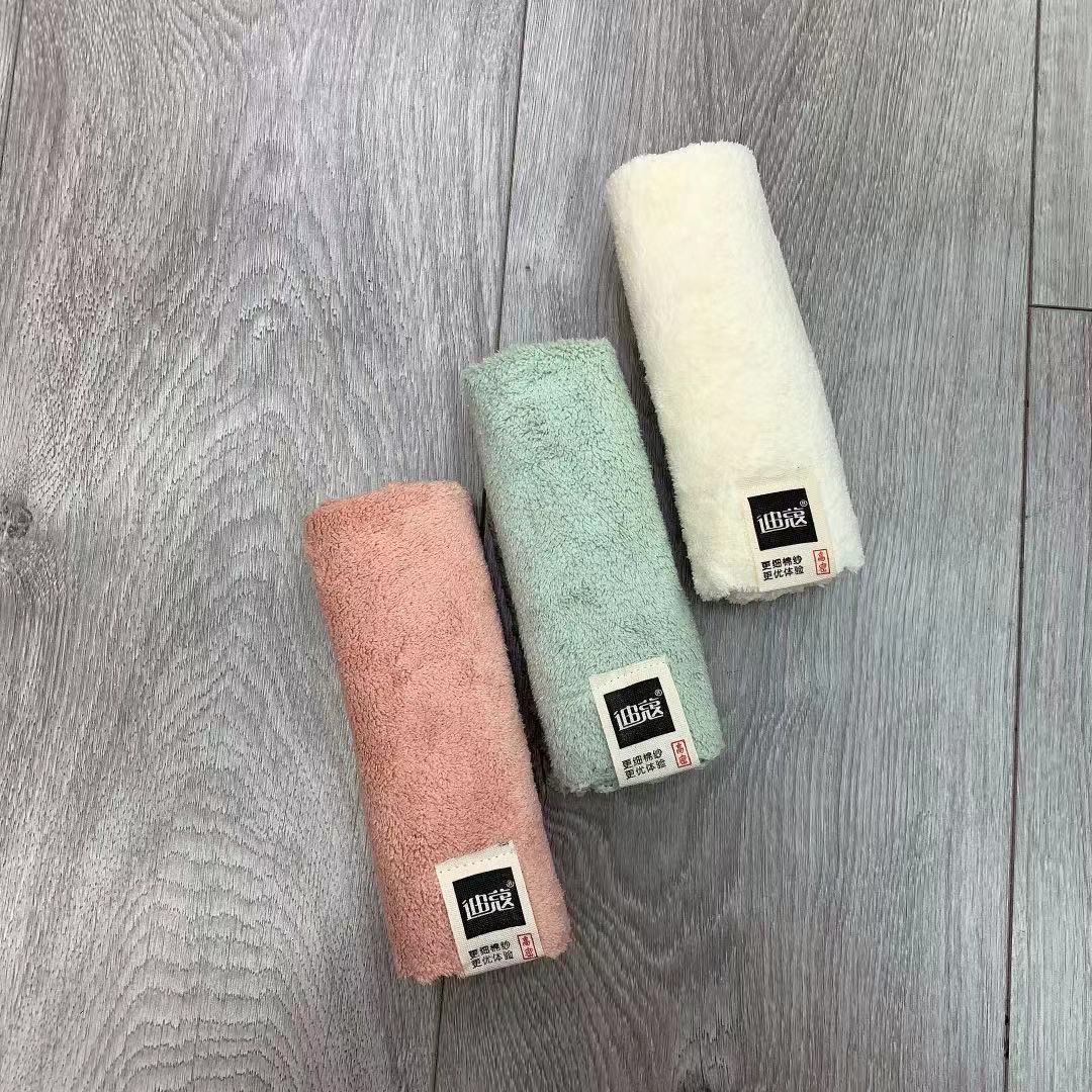 Diko Coral Fleece square towel is super absorbent and super soft. It measures 30*30cm and can wash your face without shedding Specification image