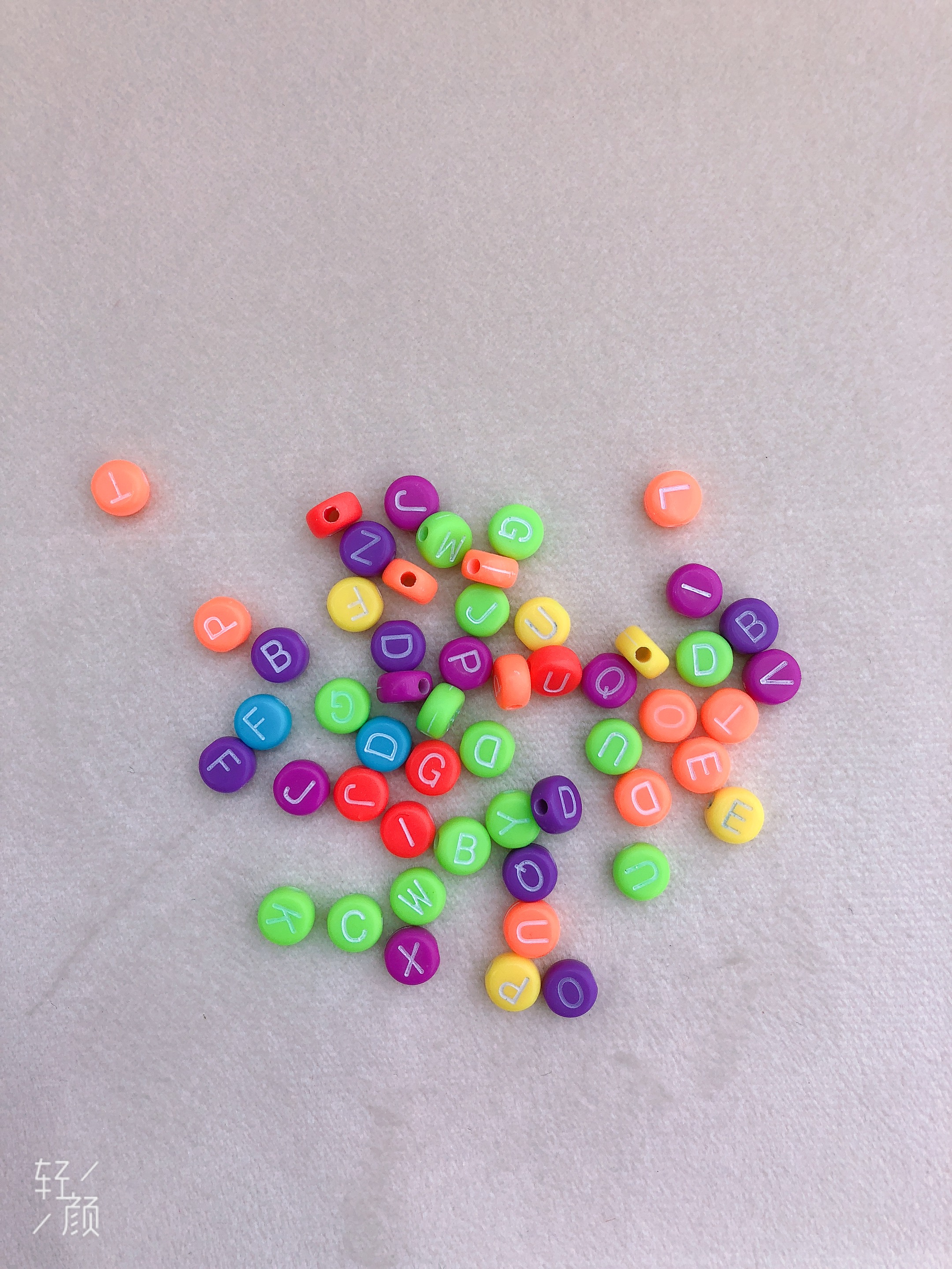 Jungle Elephant 26 English color letter acrylic beads, DIY children's beaded jewelry accessories, loose beads and round beads Specification image