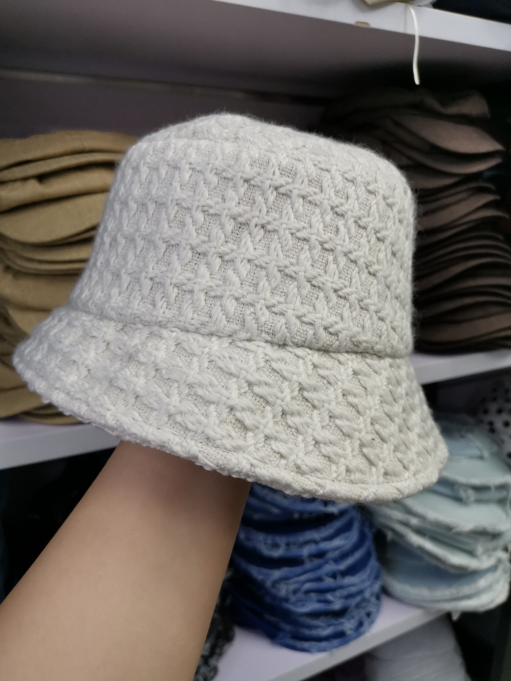 Autumn/Winter 19 Xiaoxiang Simple Style Irregular Brim Short Rim Small Pot Hat Application Scenario