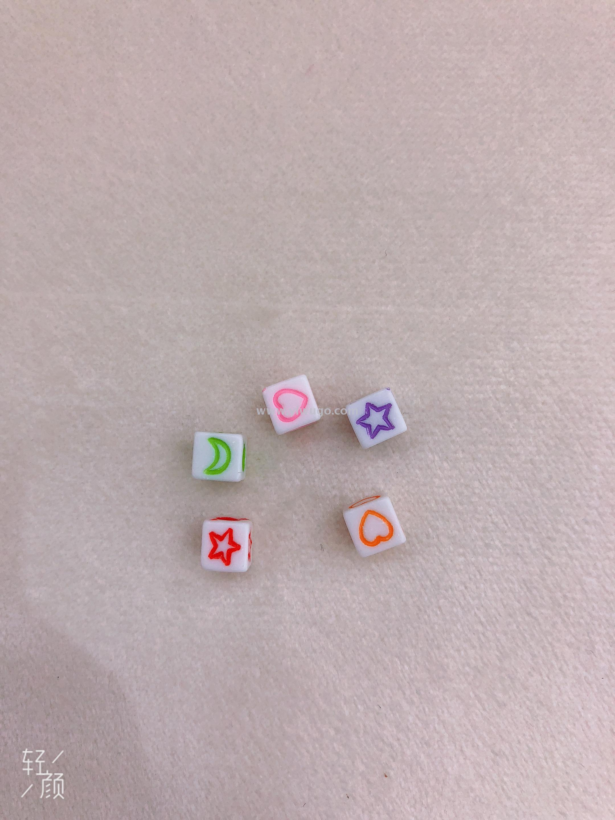 Jungle elephant, stars, moon, flowers, hearts, acrylic beads, DIY children's beaded jewelry accessories, loose beads, round beads, toy accessories Application Scenario