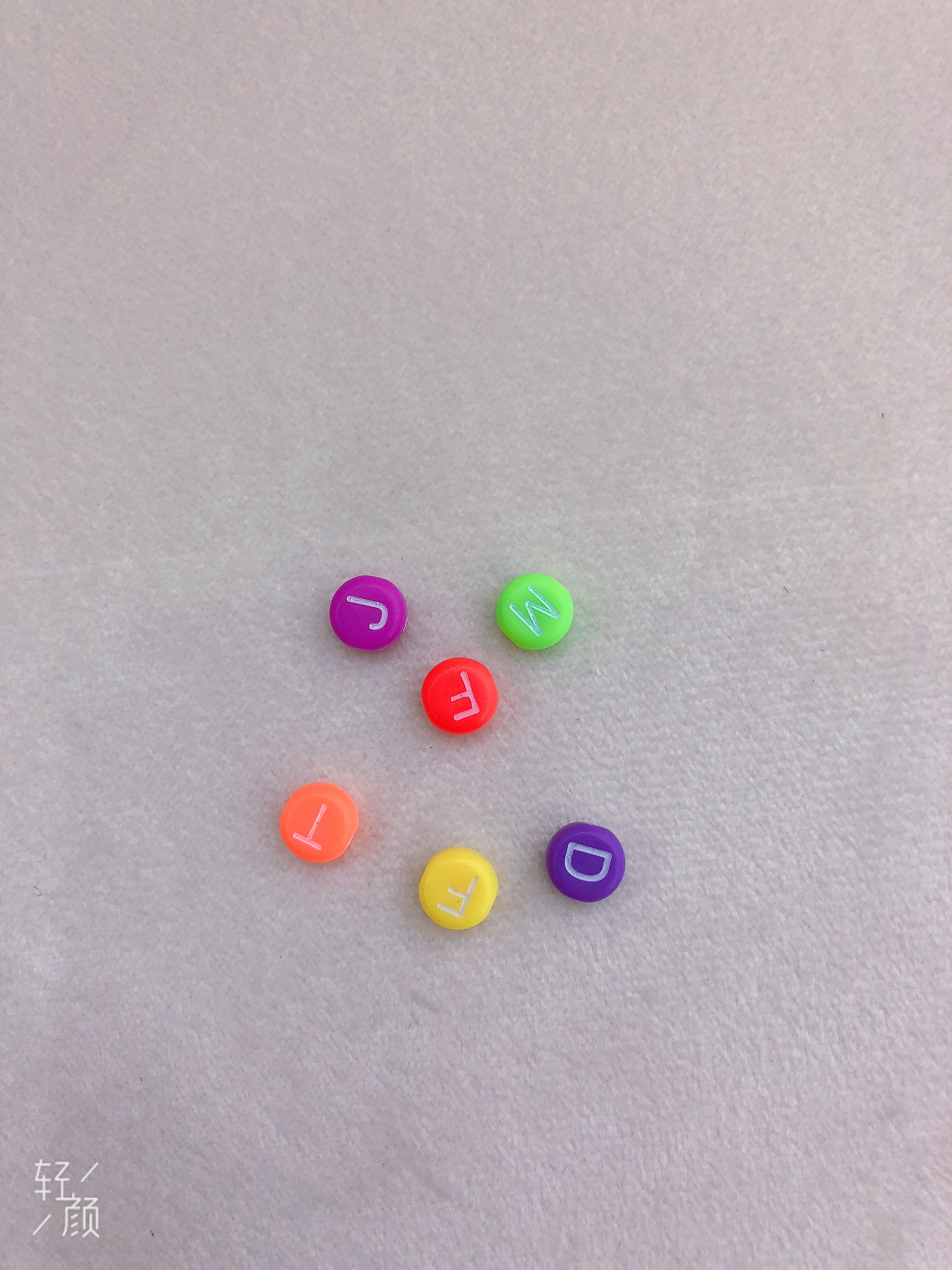 Jungle Elephant 26 English color letter acrylic beads, DIY children's beaded jewelry accessories, loose beads and round beads Application Scenario