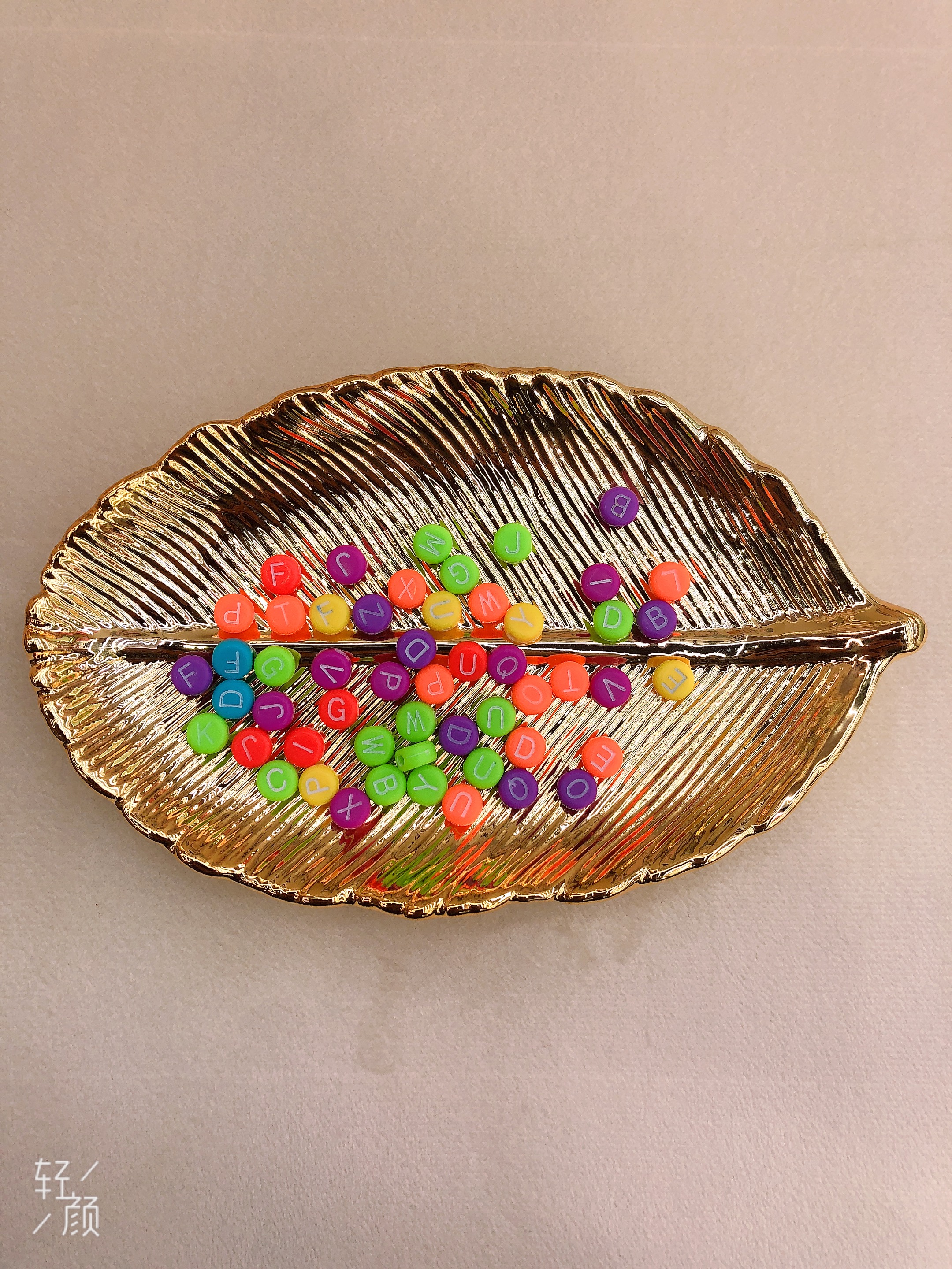 Jungle Elephant 26 English color letter acrylic beads, DIY children's beaded jewelry accessories, loose beads and round beads details Picture