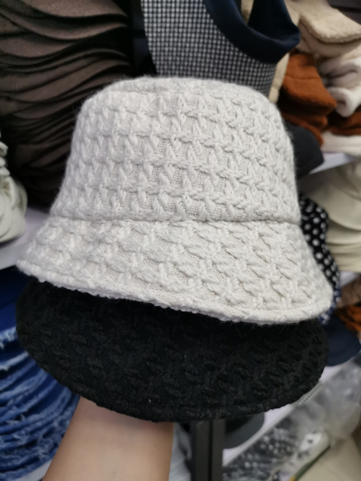 Autumn/Winter 19 Xiaoxiang Simple Style Irregular Brim Short Rim Small Pot Hat Item Picture