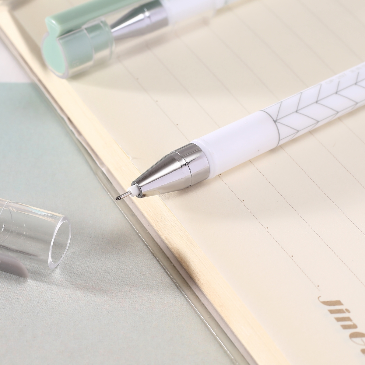 Wanbang Youpin GP-3807 full-needle Ballpoint pen, 2 pieces, 0.4mm, simple style, easy to write and cap Application Scenario