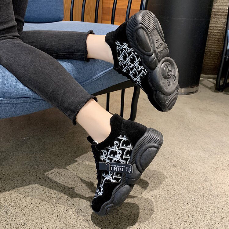 运动鞋运动鞋白底实物图