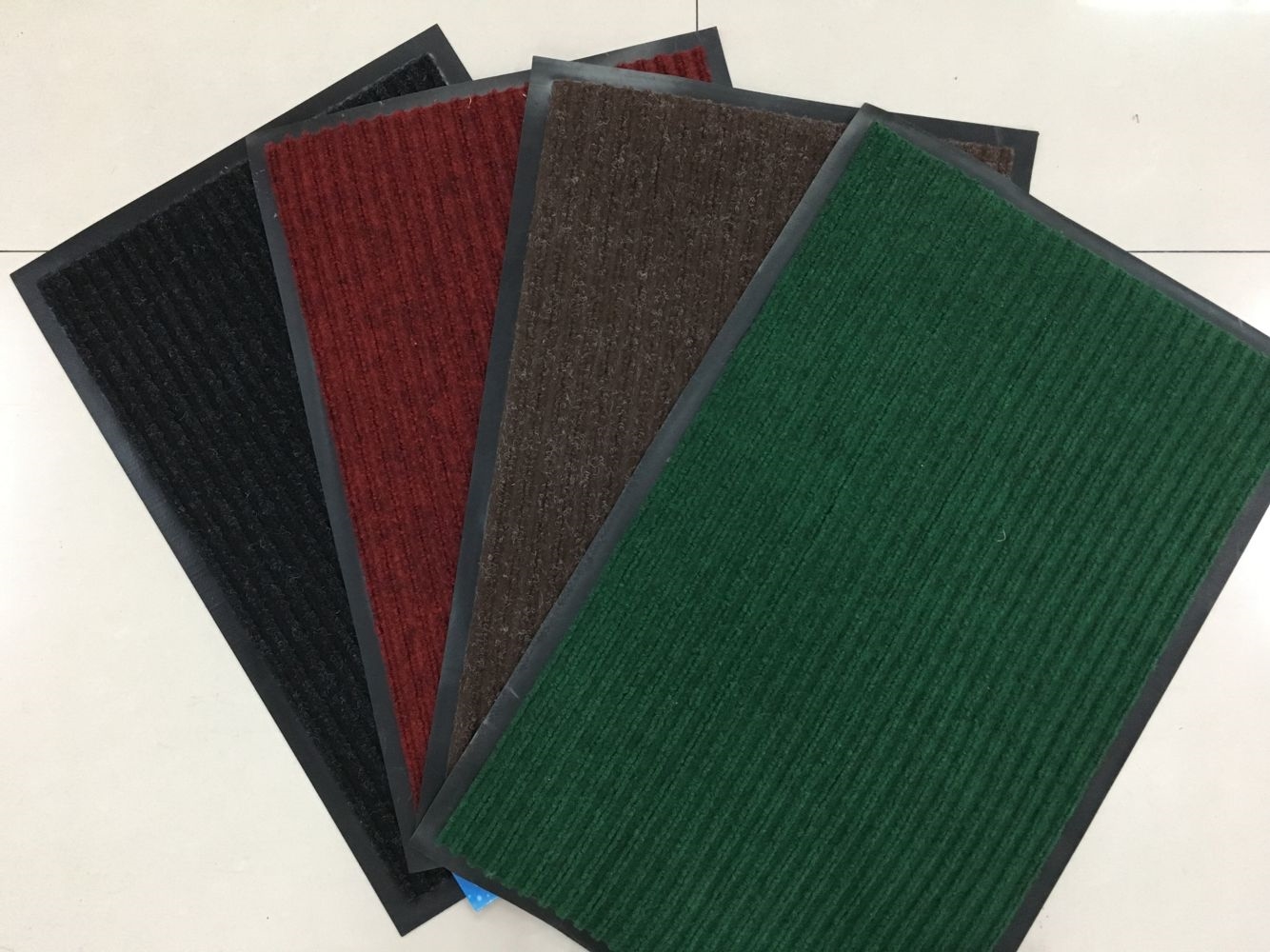Hot-selling 38*58cm double-striped anti-slip mat, door mat, floor mat, outdoor mat, water-absorbing anti-slip mat, polyester mat, mixed color packaging. Good product quality