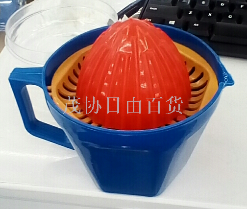 Easy to use mini juicer household orange juice fruit small Fried juice orange lemon juicer