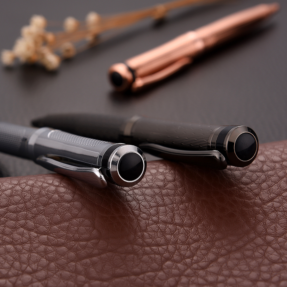 Customized creative metal ballpoint pens, corporate LOGO, office meeting gifts, rose gold rotating ballpoint pens Application Scenario