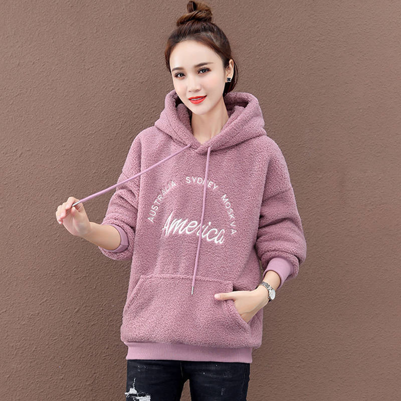 The 2019 autumn/winter new loose Korean-style school-like women's embroidered coat with a hooded faux lambskin sweatshirt is cute Application Scenario