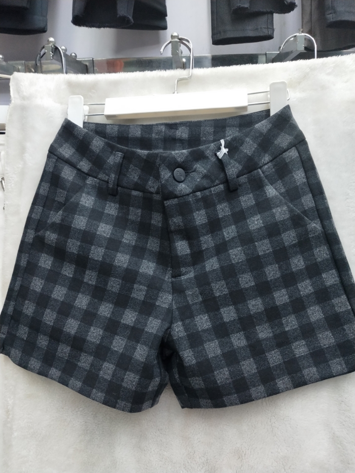 Manufacturer's special offer: starry sky tweed checkered thickened casual half-length dark women's shorts Application Scenario