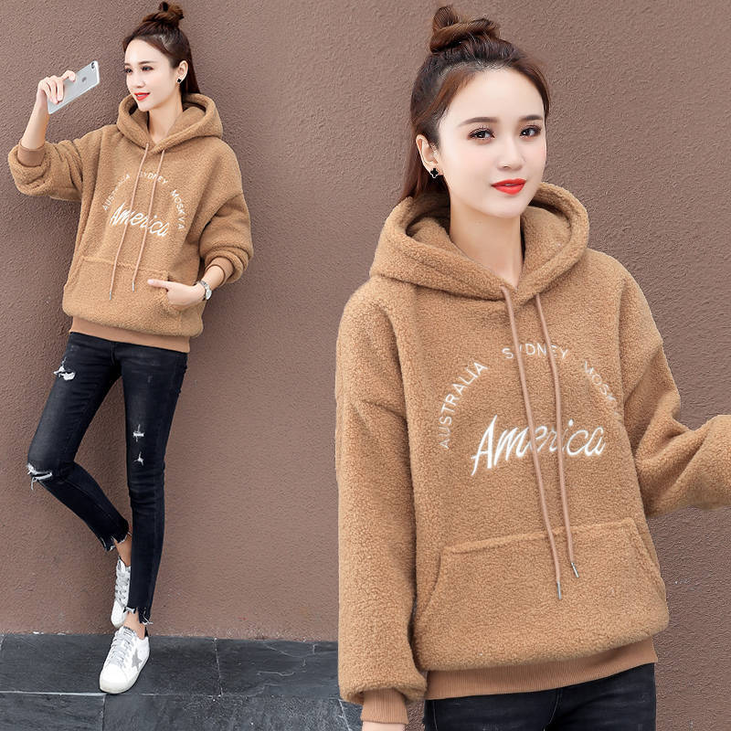 The 2019 autumn/winter new loose Korean-style school-like women's embroidered coat with a hooded faux lambskin sweatshirt is cute details Picture