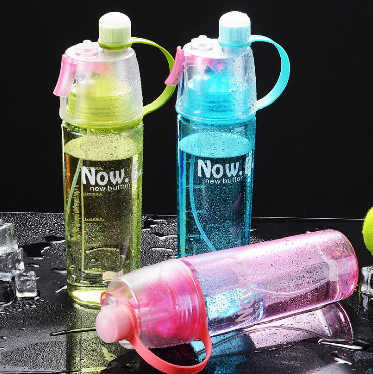 便携手提运动水杯喷雾水杯塑料杯 新款便携喷雾水杯400ml/600ml产品图