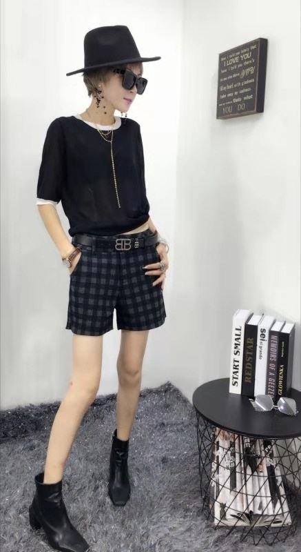 Manufacturer's special offer: starry sky tweed checkered thickened casual half-length dark women's shorts details Picture