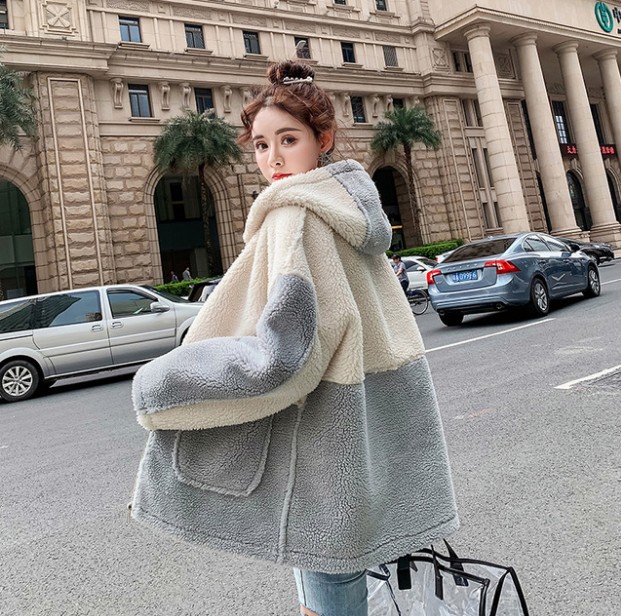 实拍颗粒羊绒外套女羊剪绒大衣皮毛一体女士精品大衣外套女白底实物图