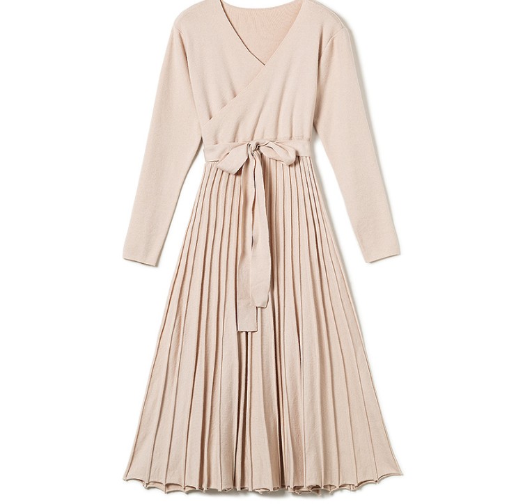 The 2019 autumn/winter new lace-up waist-cinching knitted dress exudes a slimming and elegant charm. It's a French niche bellflower mid-length dress for children details Picture