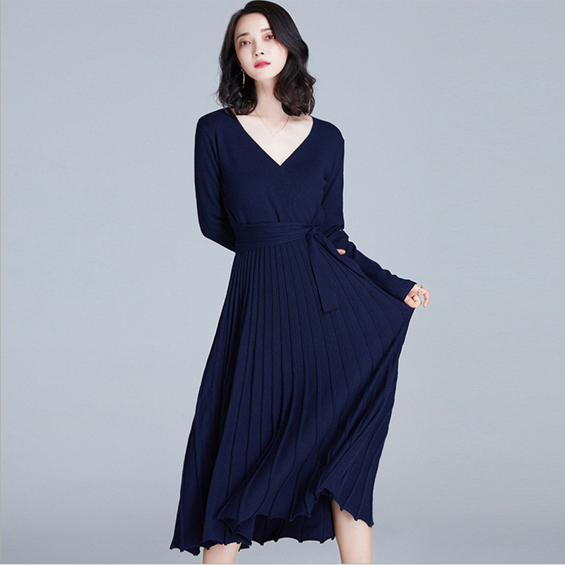 The 2019 autumn/winter new lace-up waist-cinching knitted dress exudes a slimming and elegant charm. It's a French niche bellflower mid-length dress for children