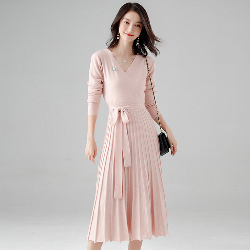 The 2019 autumn/winter new lace-up waist-cinching knitted dress exudes a slimming and elegant charm. It's a French niche bellflower mid-length dress for children Specification image
