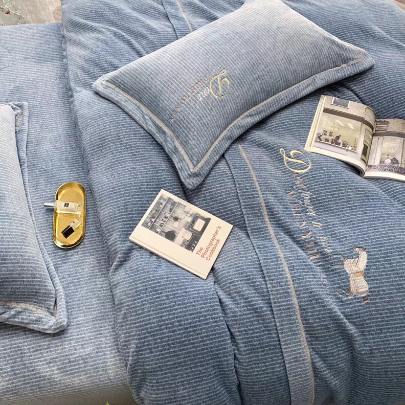 牛奶绒刺绣款2019秋冬新绣花系列 《莫里斯-白底实物图