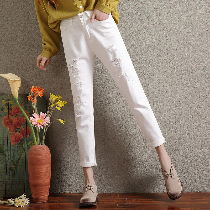 Korean-style ripped jeans for women, loose straight nine-inch white jeans, high-waisted and form-fitting for students