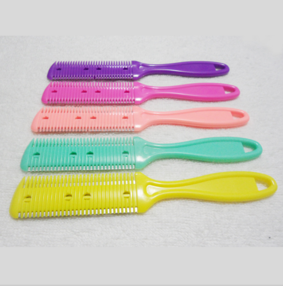 Double-sided hair shaving comb, hair shaving device, thinning comb, thinning and shattering hair. Comes with double blades and exquisite packaging Application Scenario