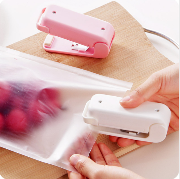 Mini sealing machine, snack plastic bag sealing machine, household hand press heat sealing machine, small sealing machine wholesale W5100 Application Scenario