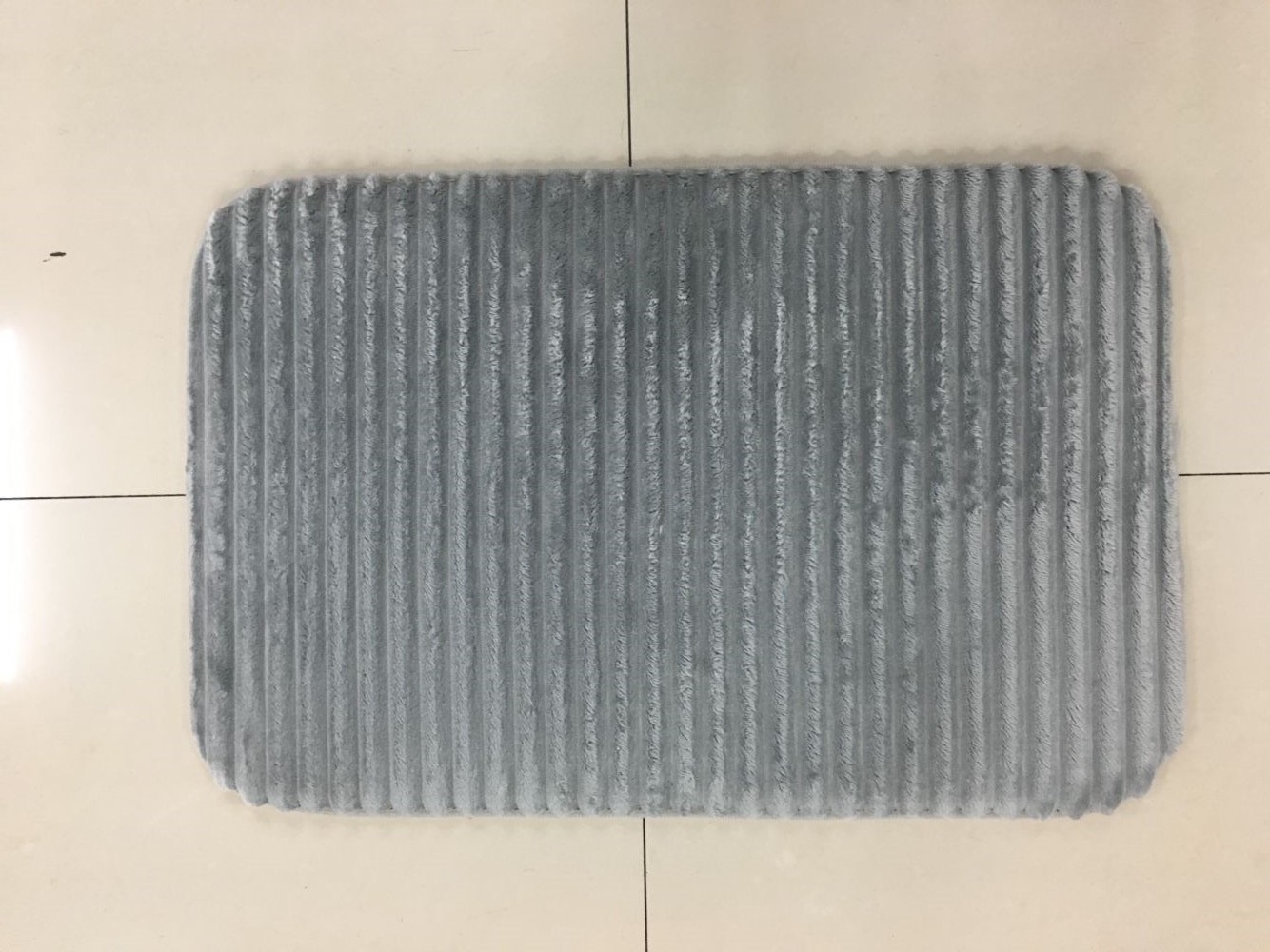 New flannel pull-out floor mat, water-absorbing and anti-slip, plain color transverse patterned floor mat, foot mat, door mat and bed mat Application Scenario