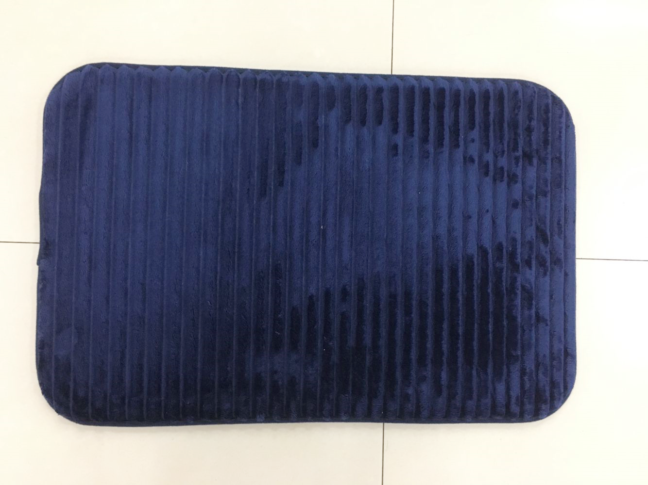 New flannel pull-out floor mat, water-absorbing and anti-slip, plain color transverse patterned floor mat, foot mat, door mat and bed mat Item Picture