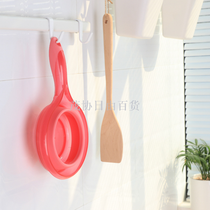 Collapsible water spoon Kitchen ladle large handle Collapsible ladle can hang collapsible water ladle