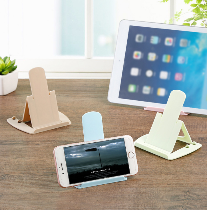 Card-type mobile phone stand, foldable with two adjustable inclinations, portable plastic mobile phone stand wholesale Application Scenario