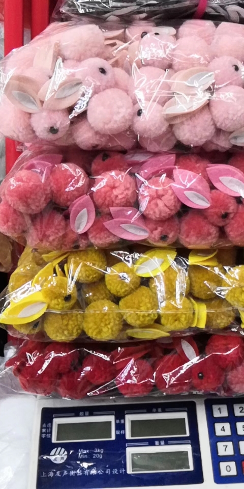 小兔子球饰品细节图