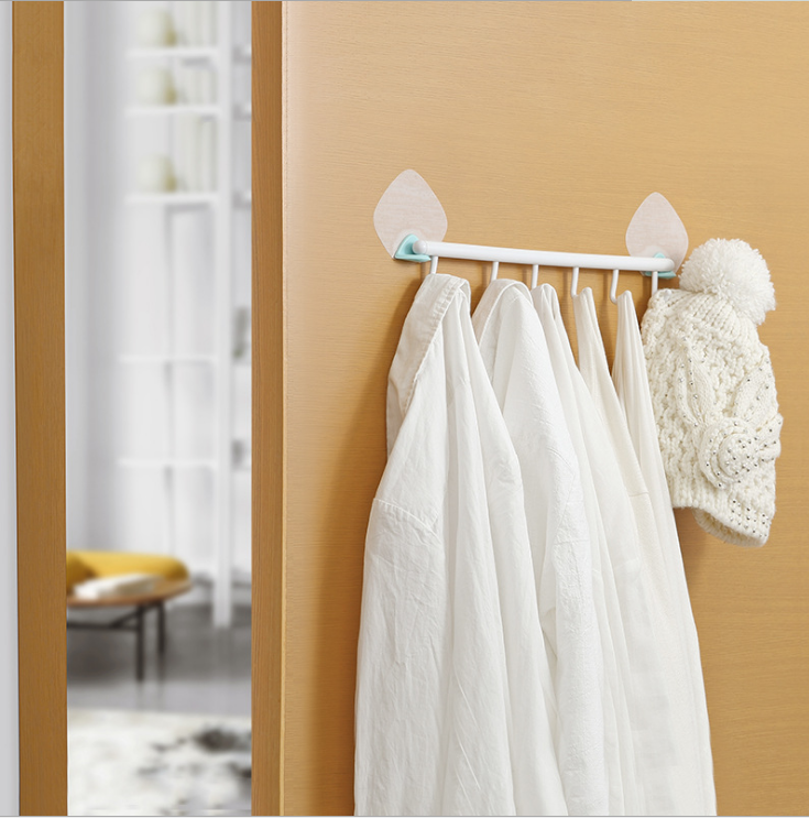 Creative multi-shaped wall-mounted towels without holes, bath towel racks, towel hooks, bathroom and kitchen towel hanging racks Application Scenario