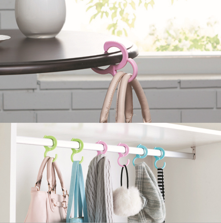 Two sets of powerful and multi-purpose windproof hooks with dazzling colors, creative shoe drying rack, shoe hanging rack and bag hanging Application Scenario