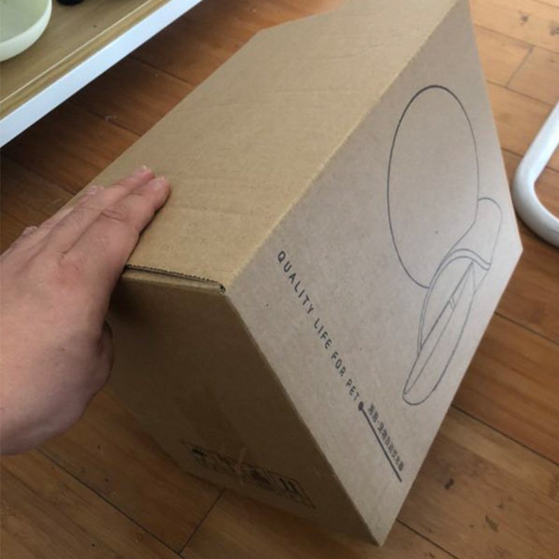 宠物智能喂养设备实物图