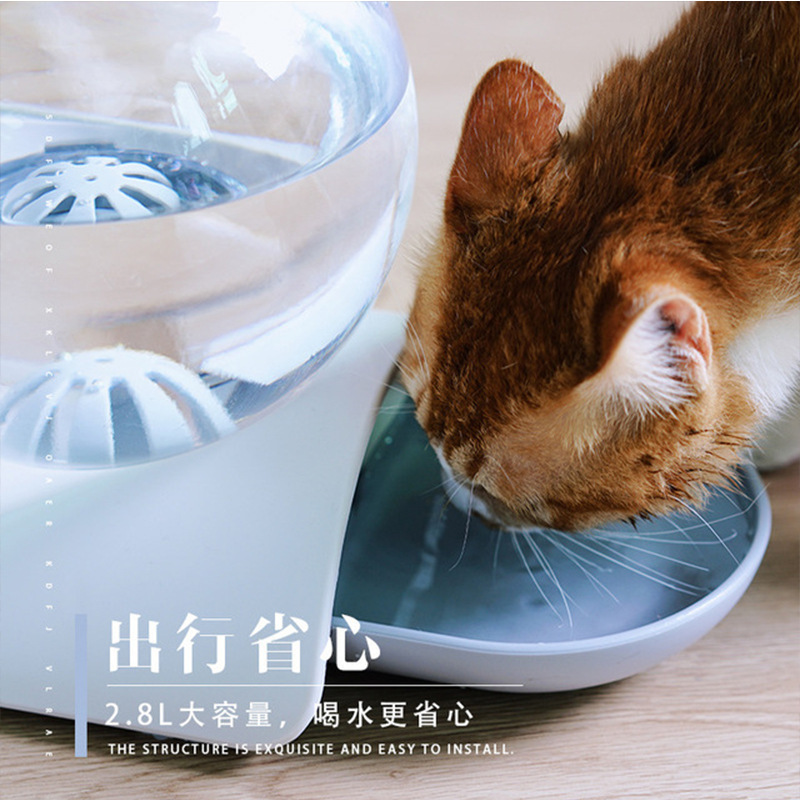 宠物猫咪饮水器宠物狗狗自动喝水器猫咪喝水碗圆球泡泡喂水器产品图