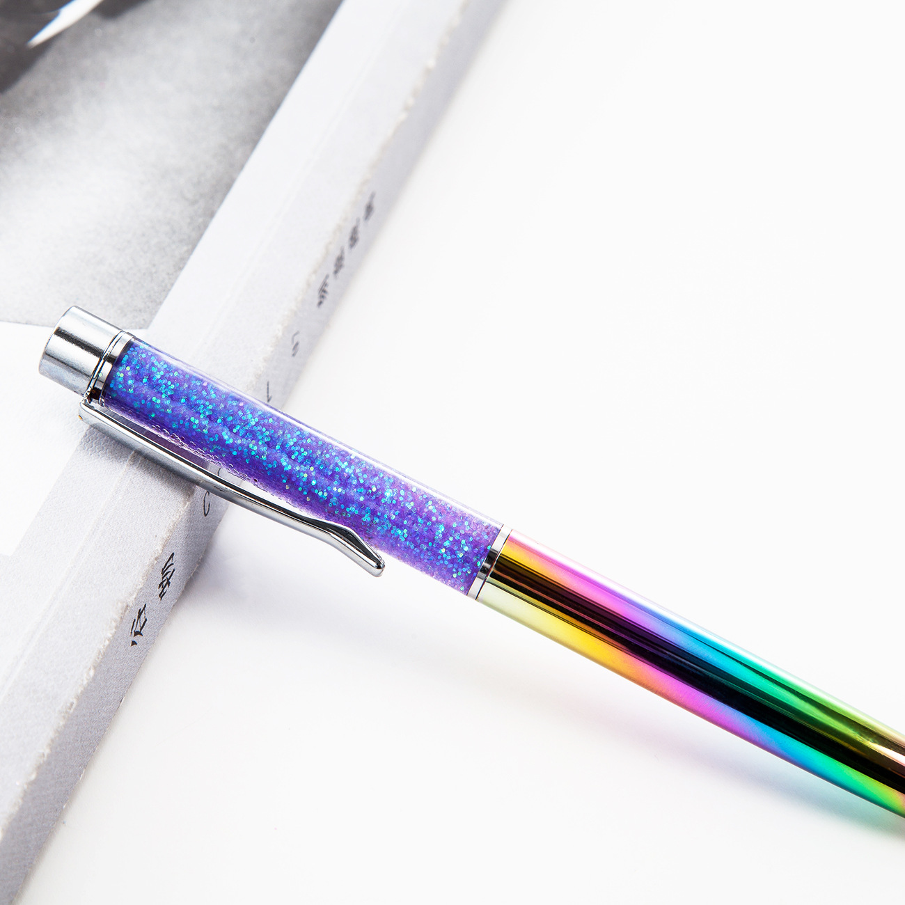 Wholesale of creative gold powder and gold foil oil pens, advertising promotion gift pens, business office multi-color metal hourglass pens details Picture
