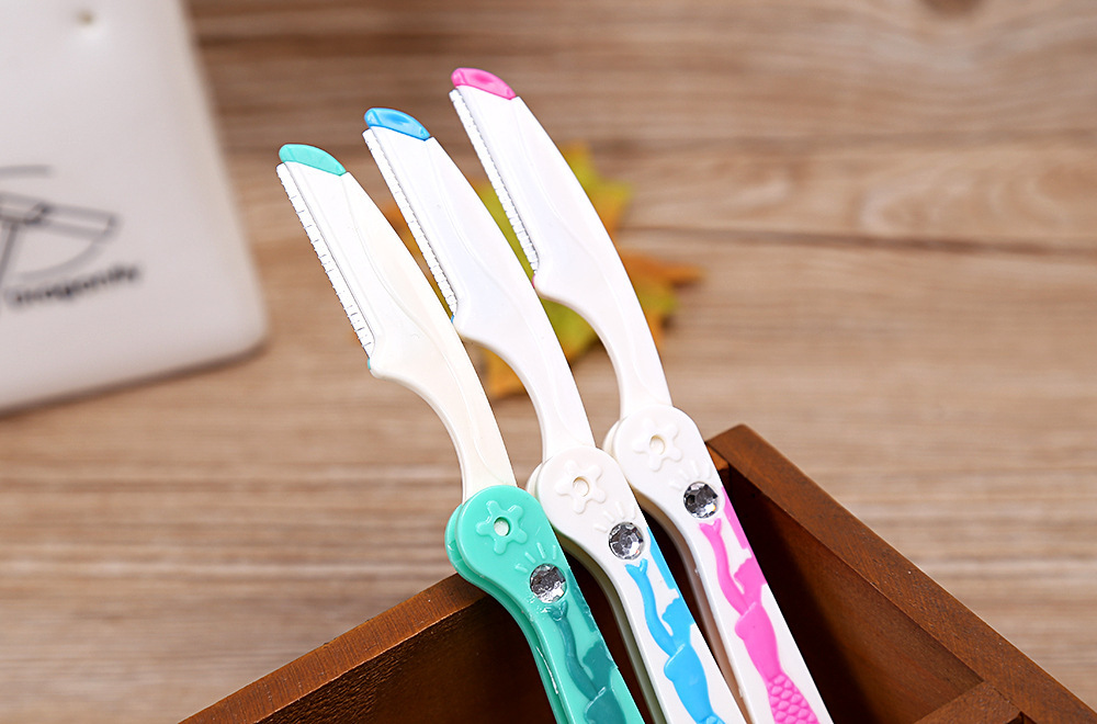 Keli Eyebrow Razor 6670 stainless steel foldable protective net 3 eyebrow razor set makeup tools Application Scenario