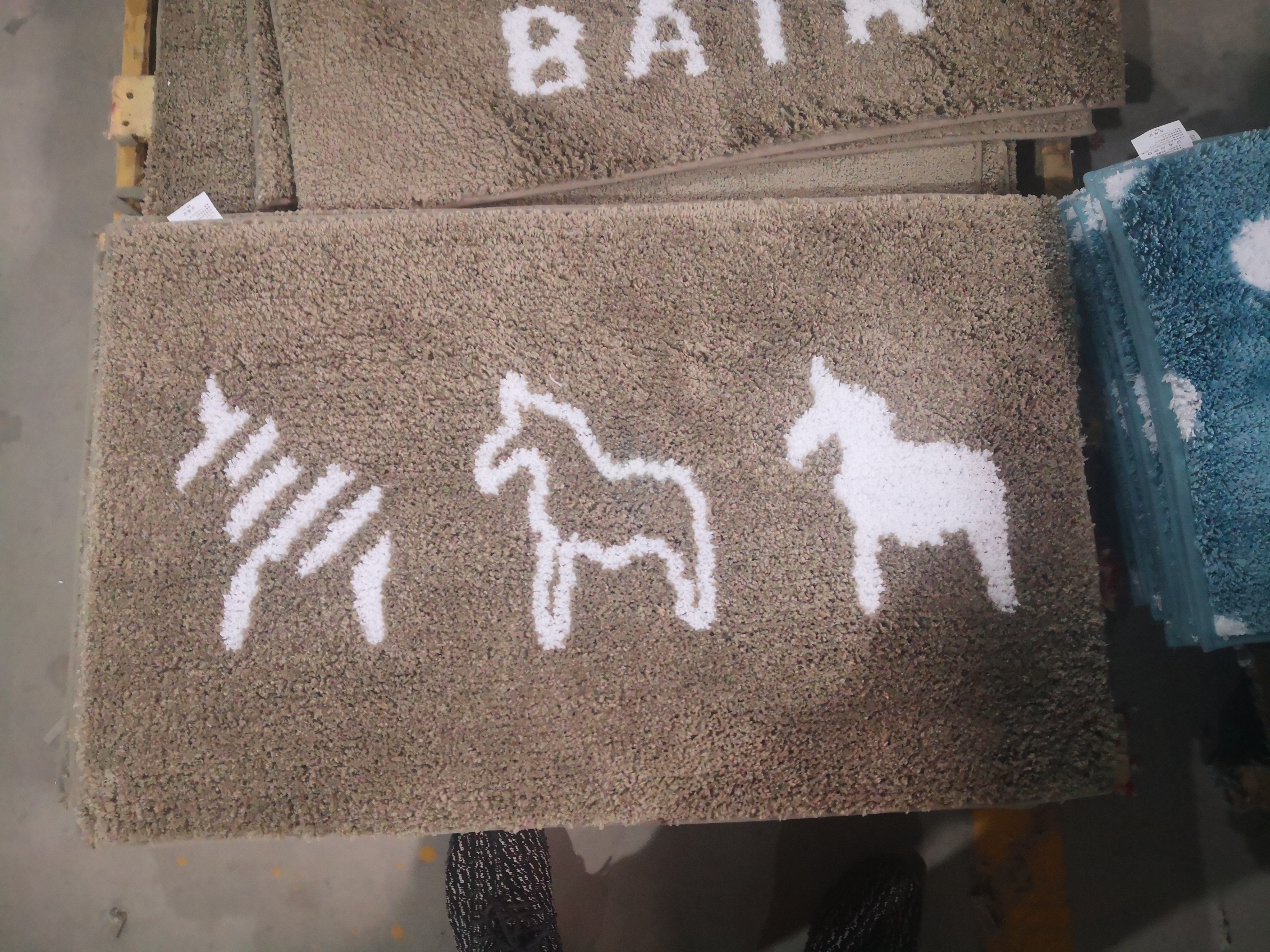 New TPR bottom super fiber animal floor mat, water-absorbing and anti-slip floor mat, door mat, foot mat, super fiber door mat, cartoon mat, size 40*60cm, can be mixed with patterns and colors, packaged in 50 pieces per piece Application Scenario