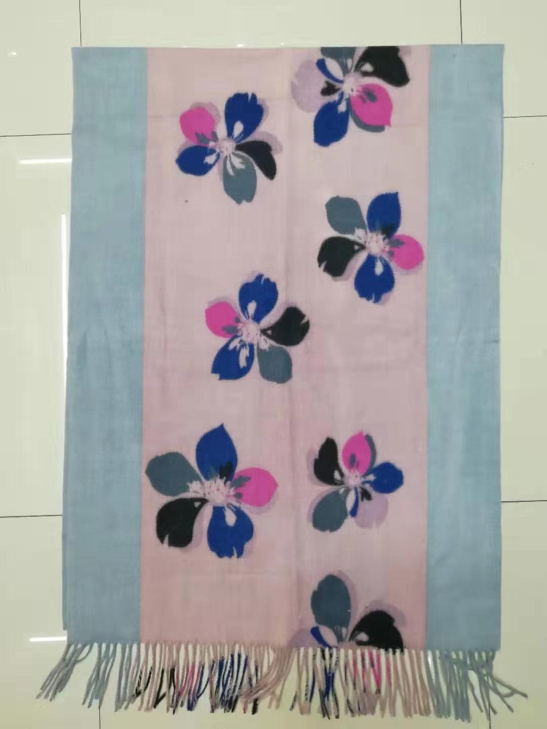 Nikat Scarf outdoor styling