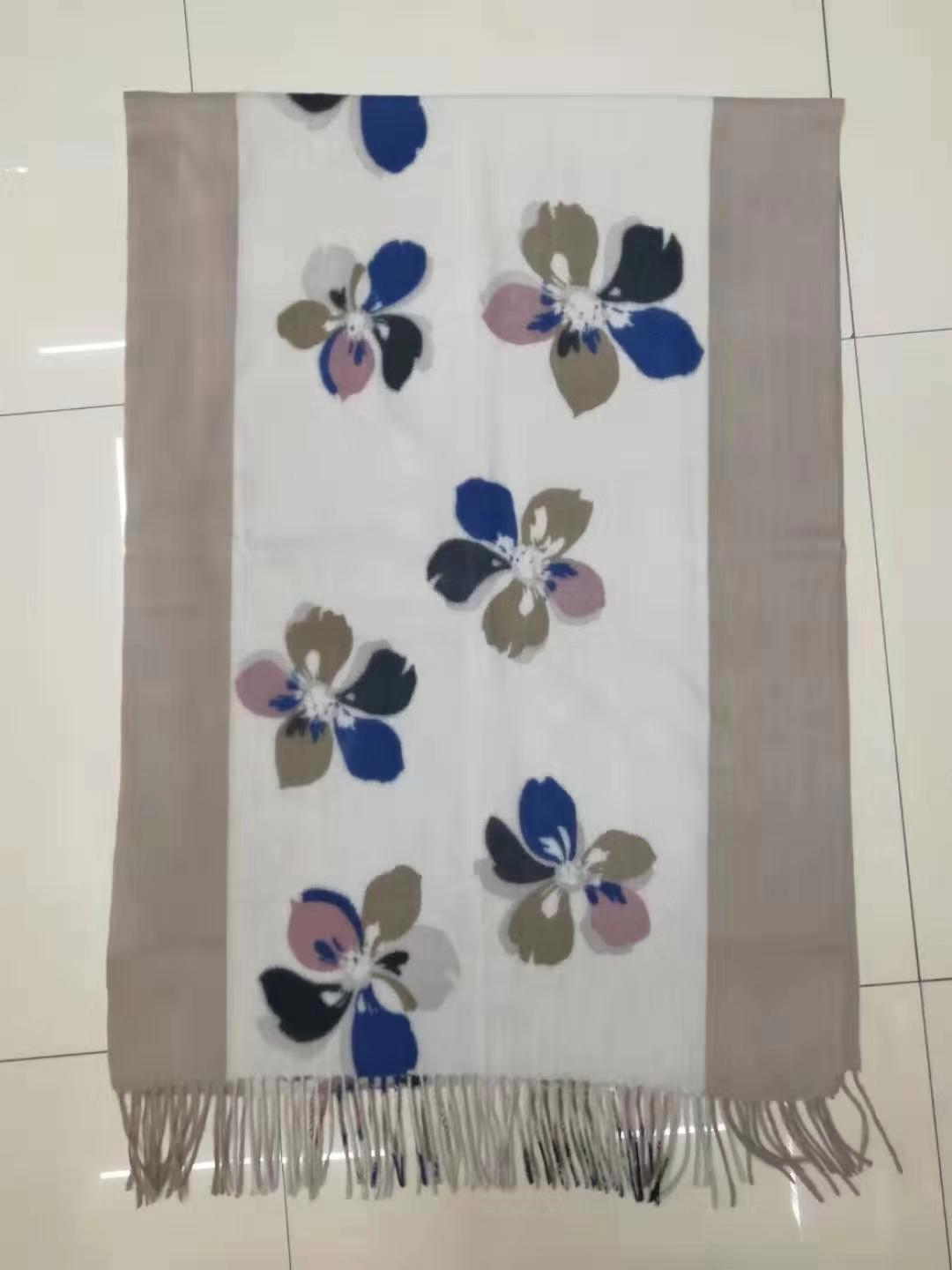 Close-up of Nikat Scarf texture