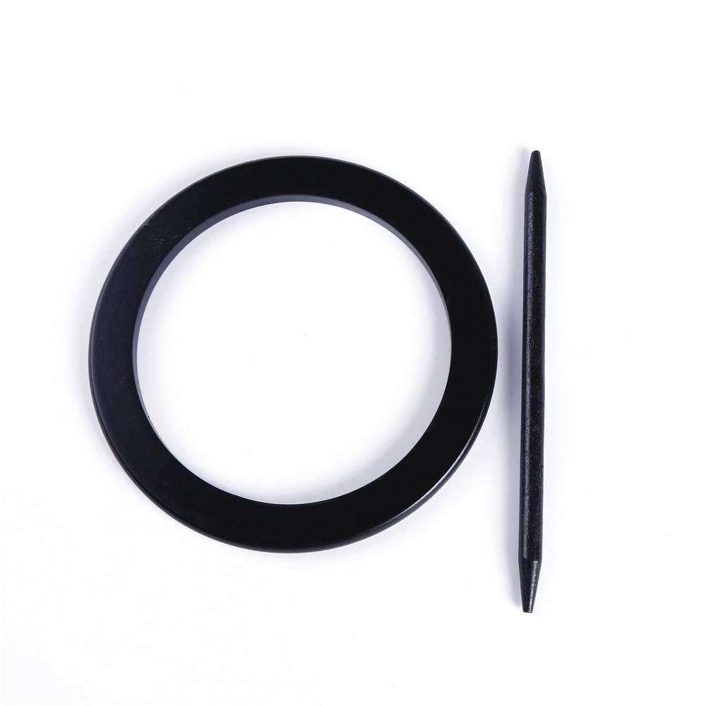 A black and white European and Southeast Asian wooden curtain accessories insert ring binding full figure