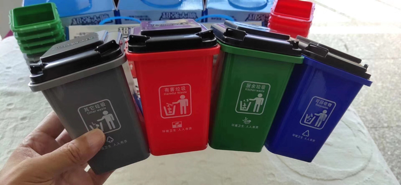 垃圾桶/首饰品塑料盒/洗车海绵/衣架/户外垃圾桶产品图
