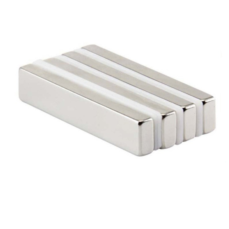 订做磁铁 现货强磁 电机磁瓦 打孔沉孔强磁 磁性工具架白底实物图