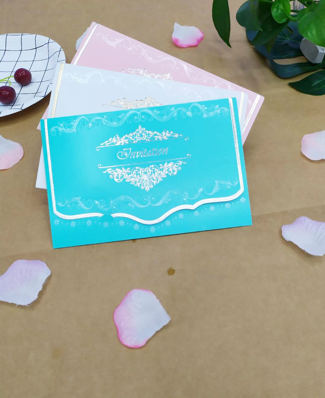 Wholesale of high-end creative gold-embossed wedding invitations, hollowed-out heart-shaped wedding supplies Item Picture