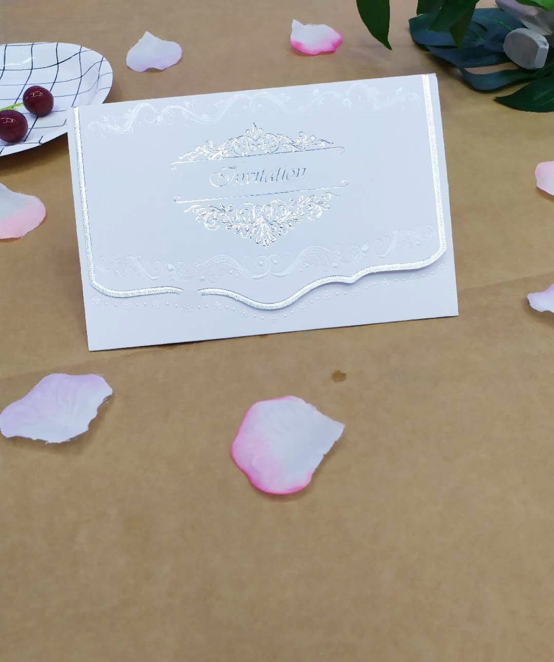 Wholesale of high-end creative gold-embossed wedding invitations, hollowed-out heart-shaped wedding supplies details Picture