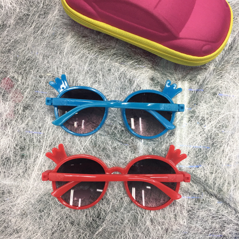 儿童太阳镜实物图