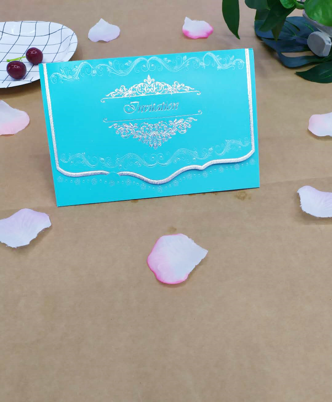 Wholesale of high-end creative gold-embossed wedding invitations, hollowed-out heart-shaped wedding supplies Application Scenario