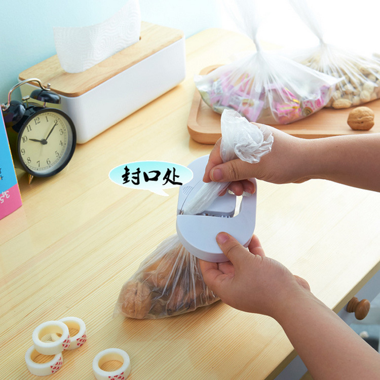 Creative household fresh-keeping travel portable mini sealing machine, snack plastic bag sealing machine, hand-pressed heat sealing and plastic sealing machine