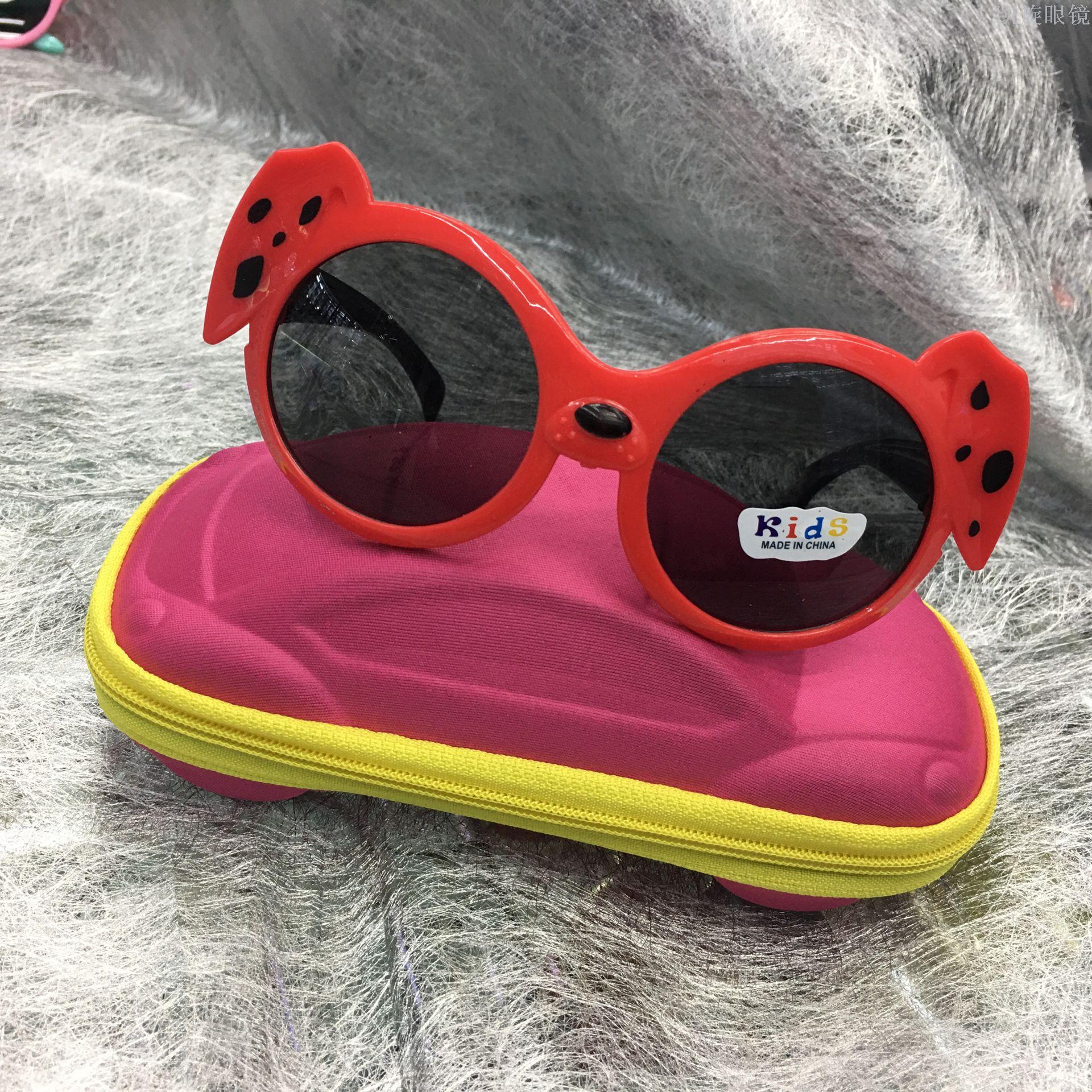 儿童太阳镜实物图