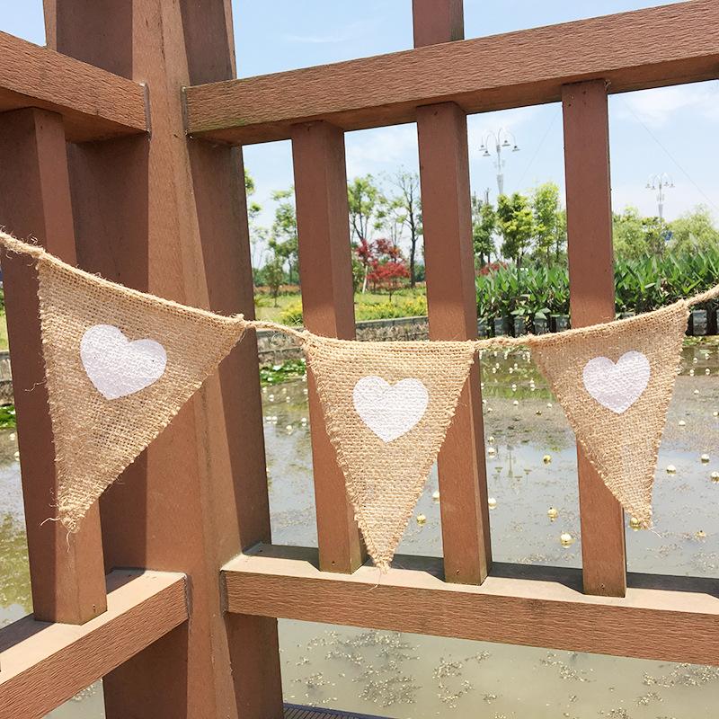 厂家直销派对用品 拉旗 婚庆彩旗 欧美婚礼装饰用麻布爱心三角旗细节图